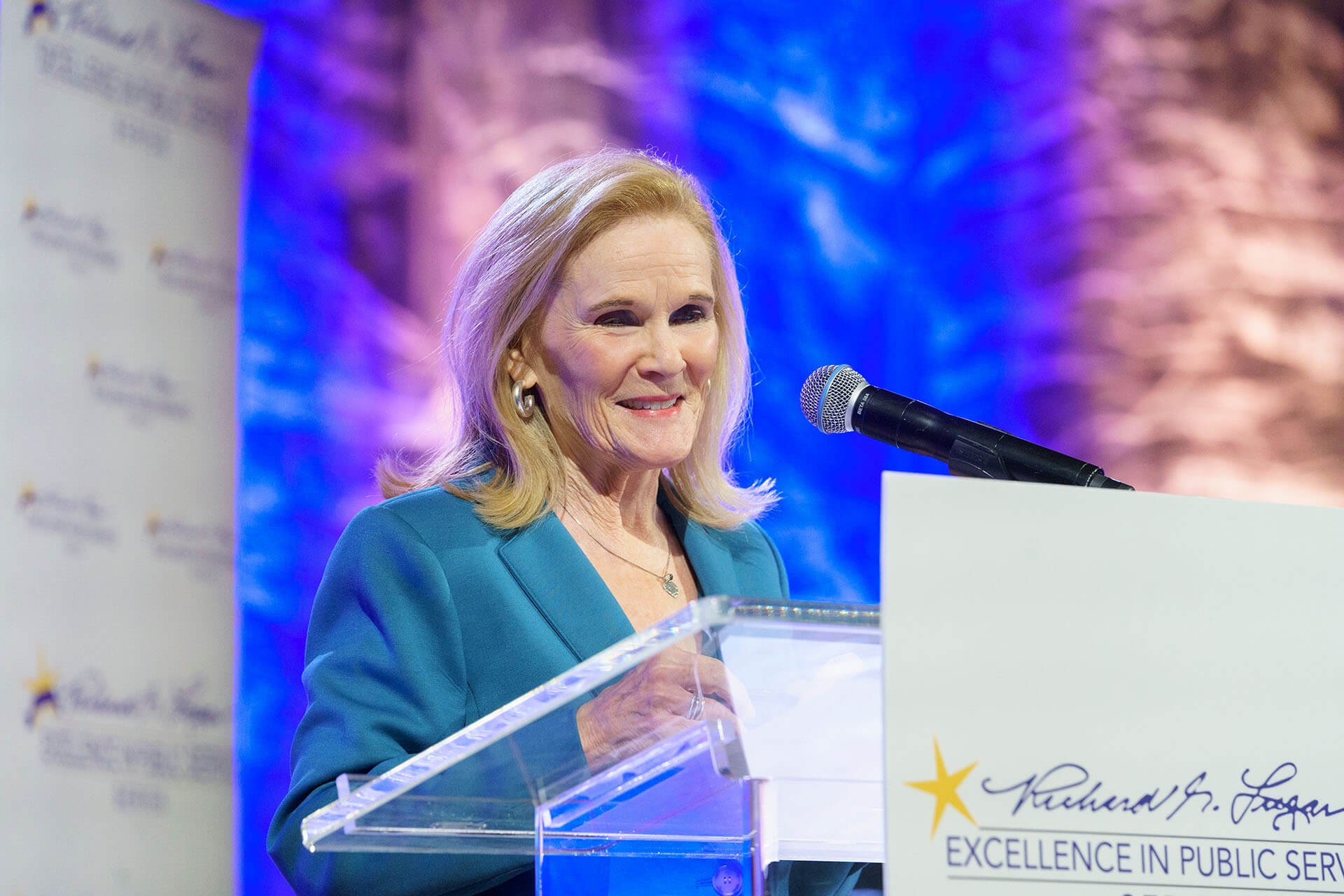 Lugar Series Co-Founder Teresa Lubbers addresses the crowd at the Annual Luncheon